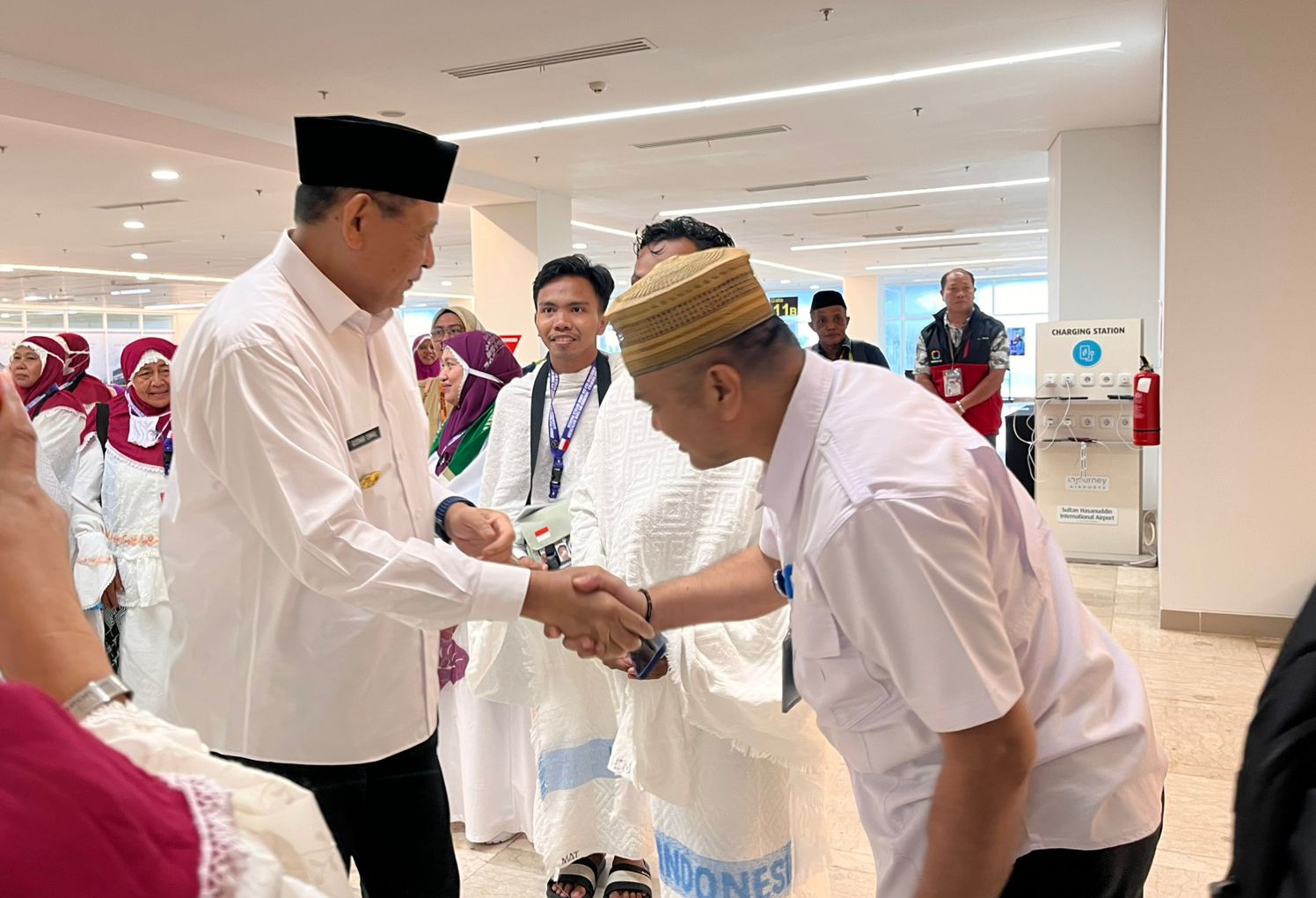  Gusnar Ismail Lepas JCH Kloter 30 Asal Gorontalo di Bandara Hasanuddin