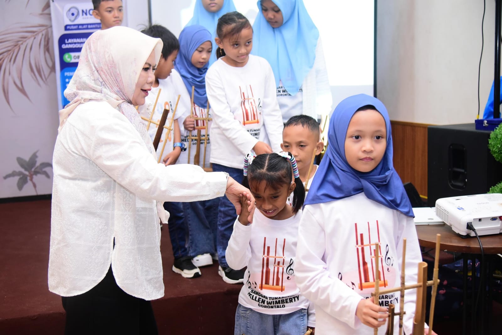  Wagub Idah Dorong Orang Tua Percaya Diri Dampingi Anak Tunarungu   