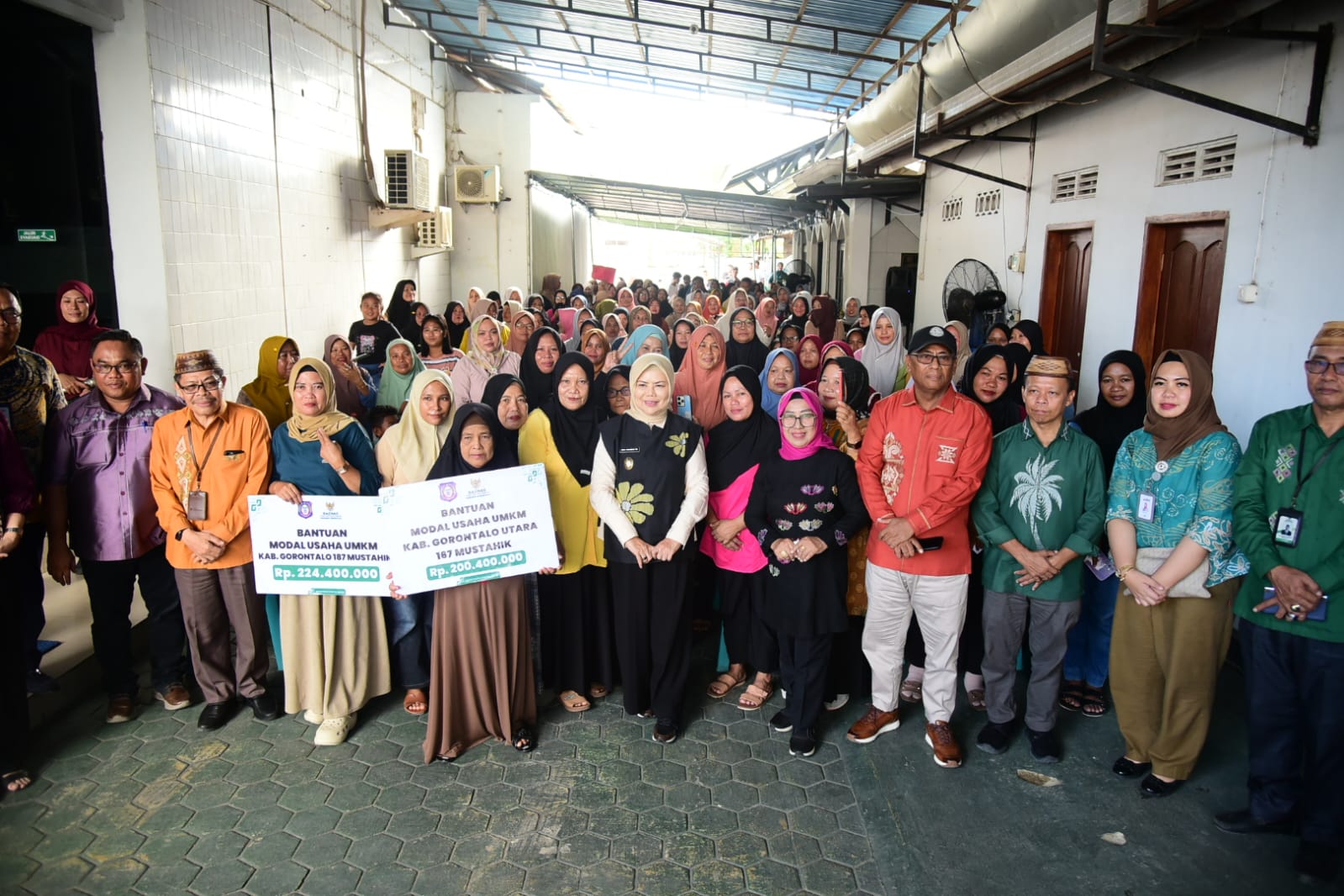  Ratusan UMKM di Kabupaten Gorontalo dan Gorut Terima Bantuan Modal Usaha