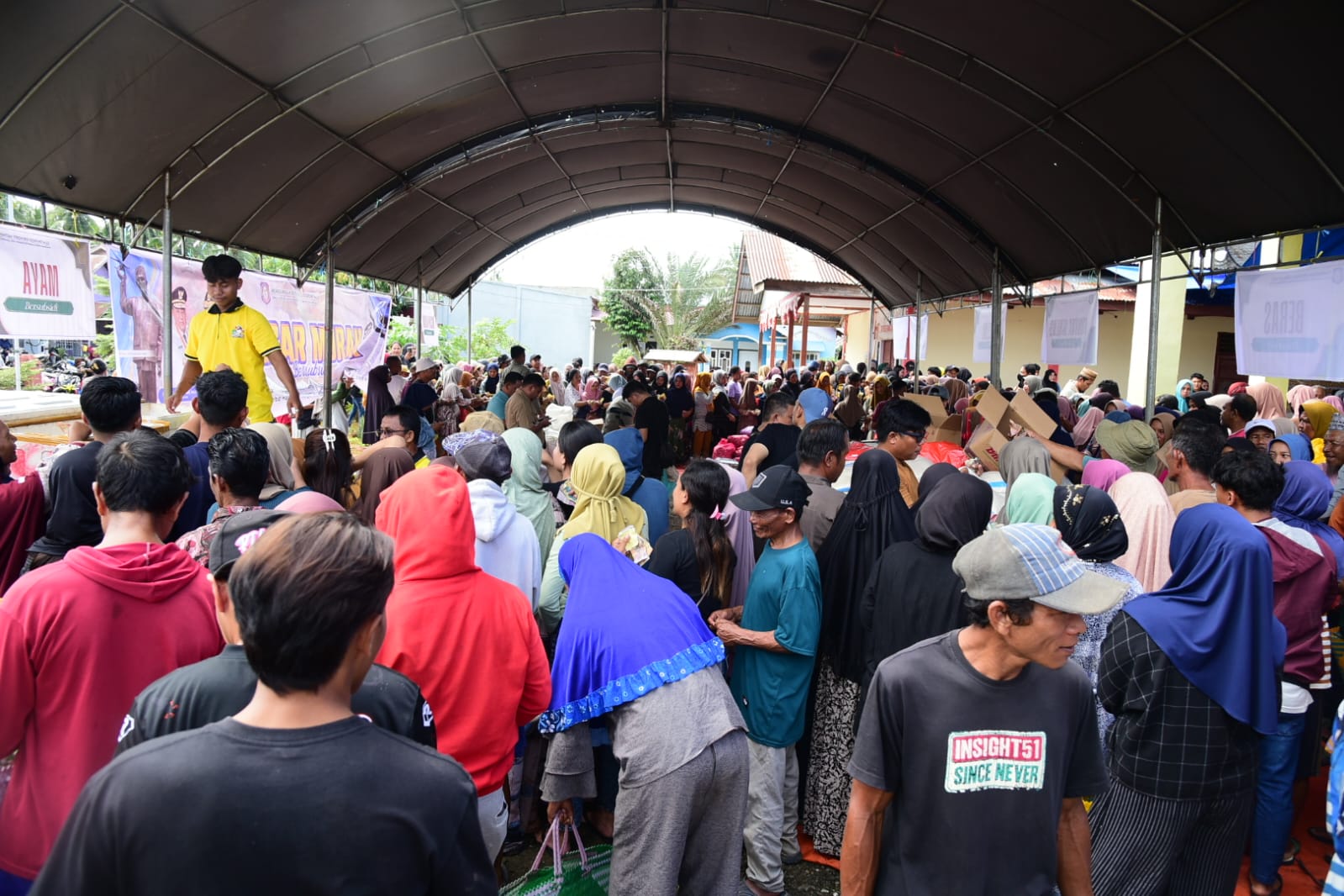  Antusias Warga Transmigran Warnai Pasar Murah Pemprov Gorontalo di Taluditi