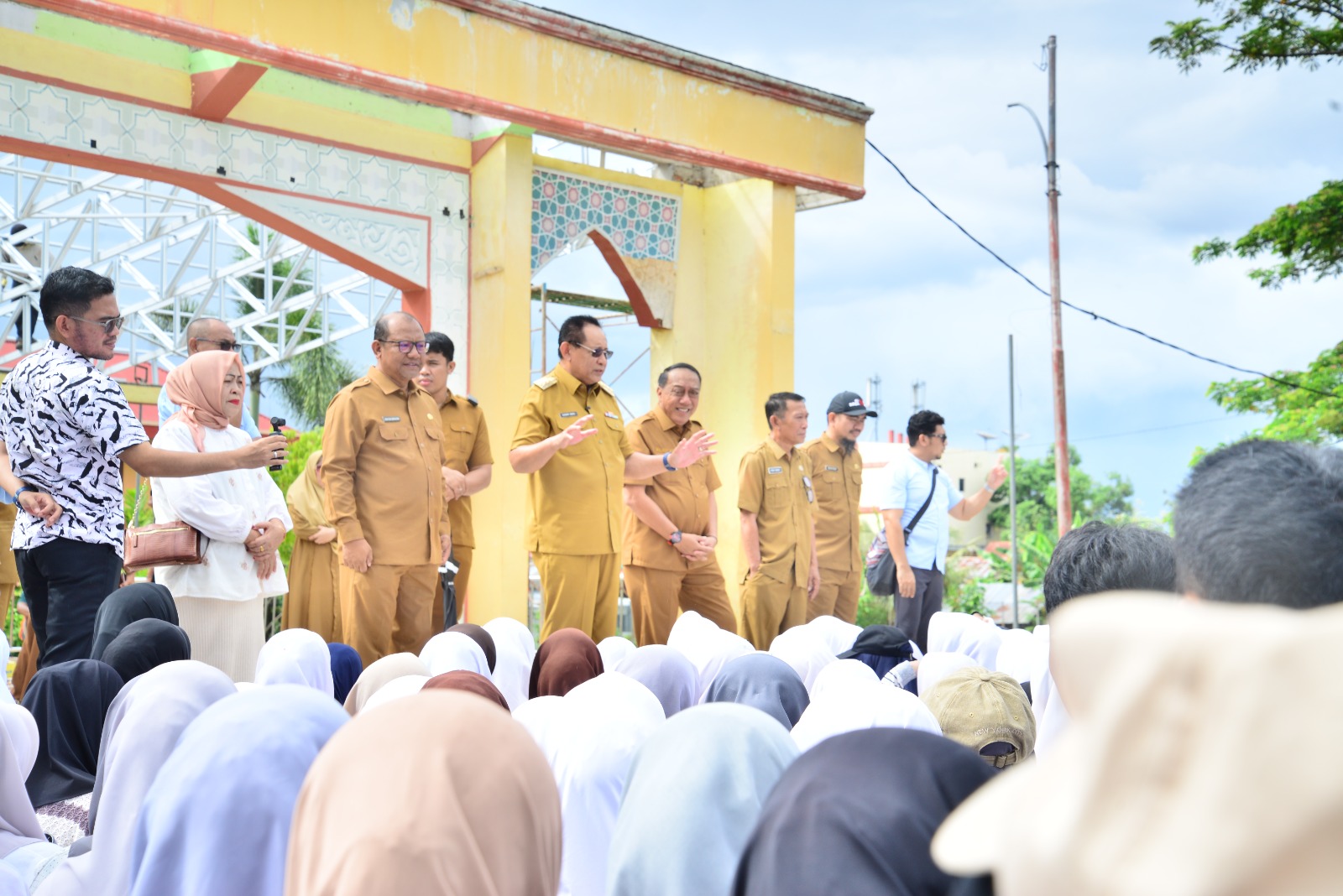  Gubernur Gusnar Motivasi Peserta Tari Kolosal PENAS