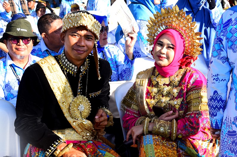Kontingen Kenakan Pakaian Adat Menambah Semarak Pembukaan PENAS XVII