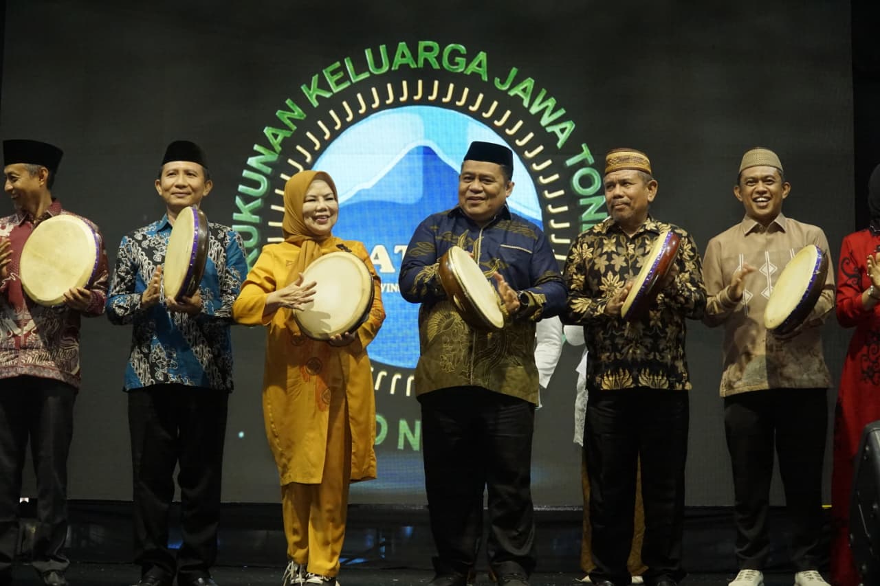  Wagub Gorontalo Ajak Lestarikan Budaya Saat Buka Festival Jawa Tondano Ke-XX
