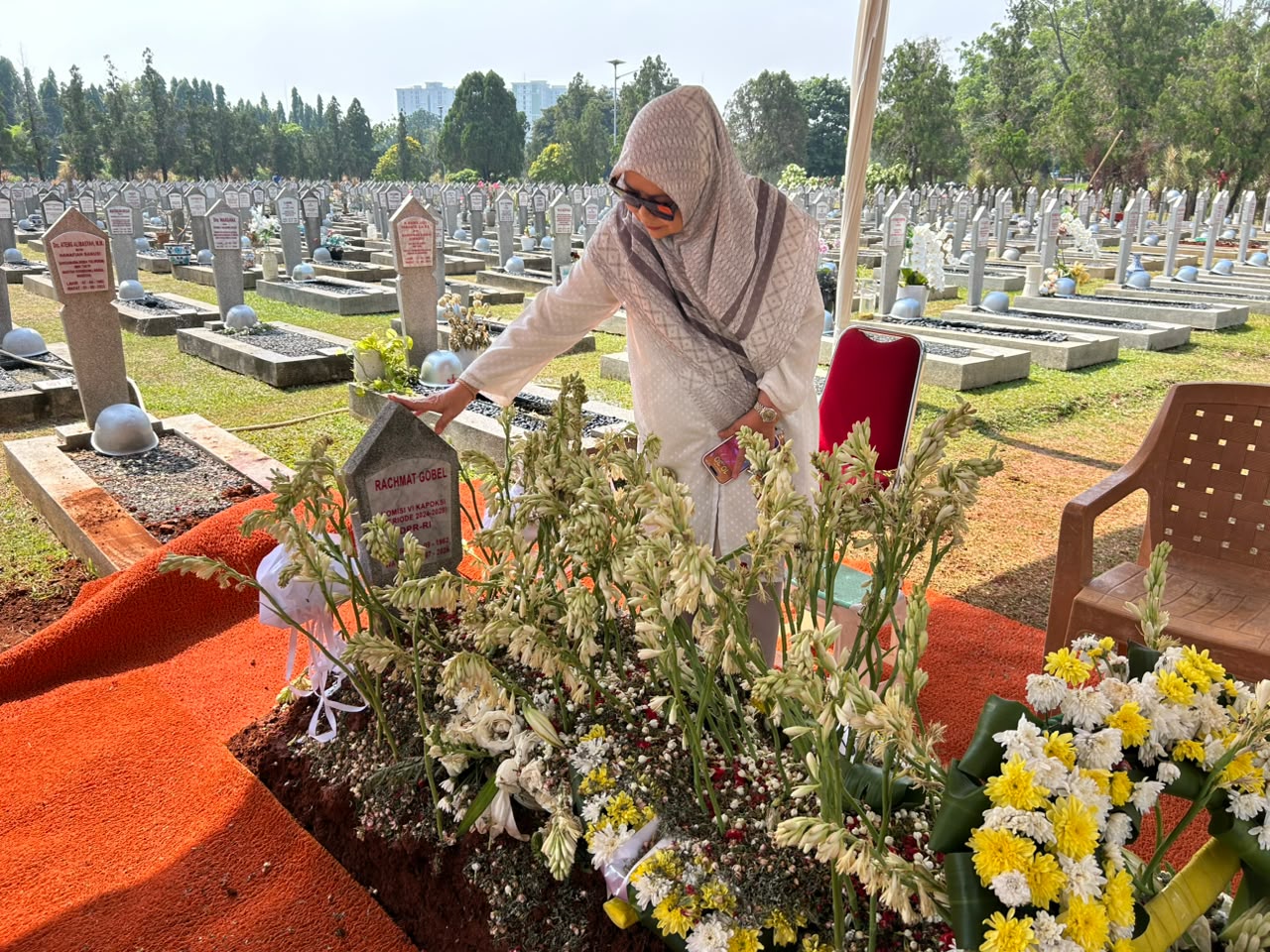  Wagub Idah Ziarah ke Makam Almarhum Rachmat Gobel di Kalibata