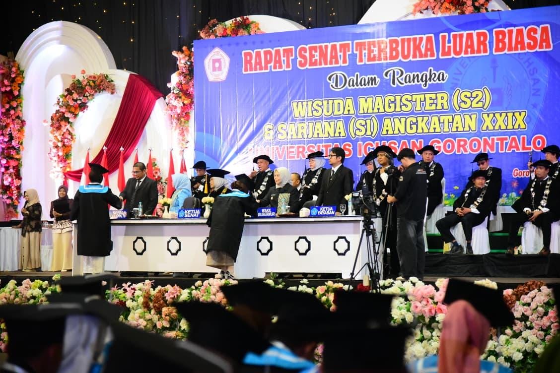  421 Mahasiswa Universitas Ichsan Gorontalo Diwisuda, Wagub Beri Motivasi