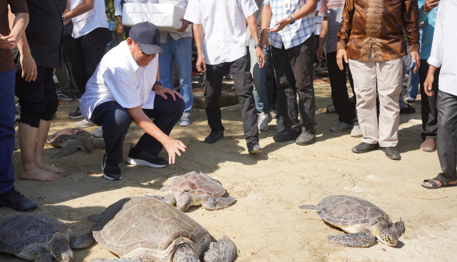  Gubernur Gusnar dan Jamintel Reda Ajak Warga Jaga Alam