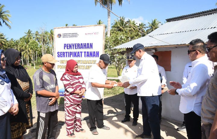  Gubernur Gusnar Pantau Progres Program BSPS di Paguat