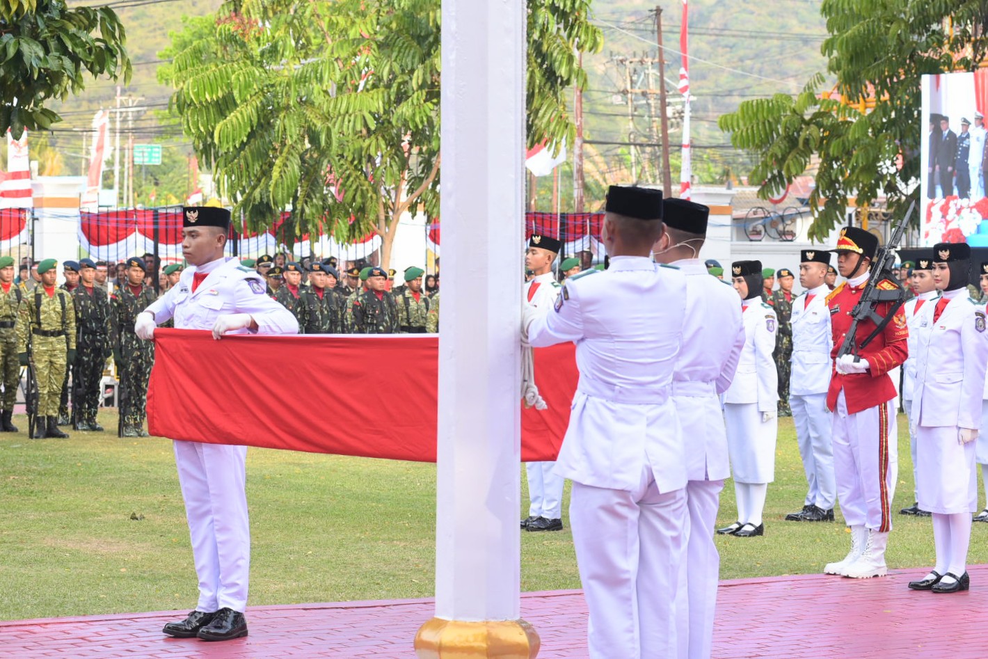  Upacara Penurunan Bendera HUT ke-81 RI di Gorontalo Berlangsung Khidmat