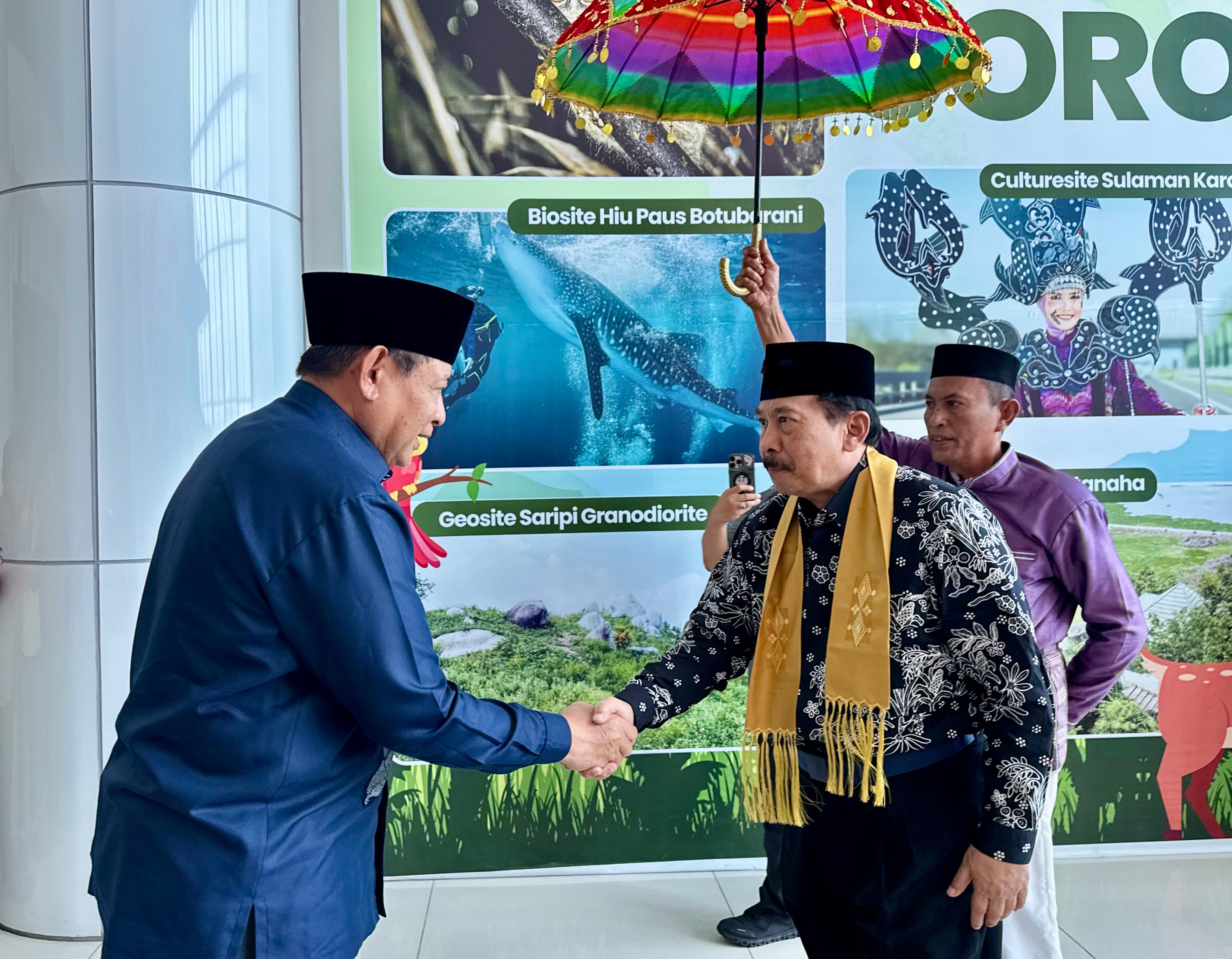  Kepala BPIP Disambut Adat Mopotilolo di Gorontalo