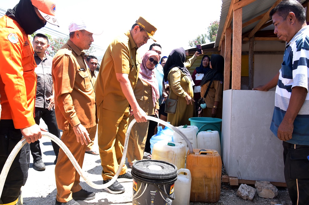  Terima Bantuan Air Bersih, Warga Modelomo Apresiasi Perhatian Gubernur Gusnar