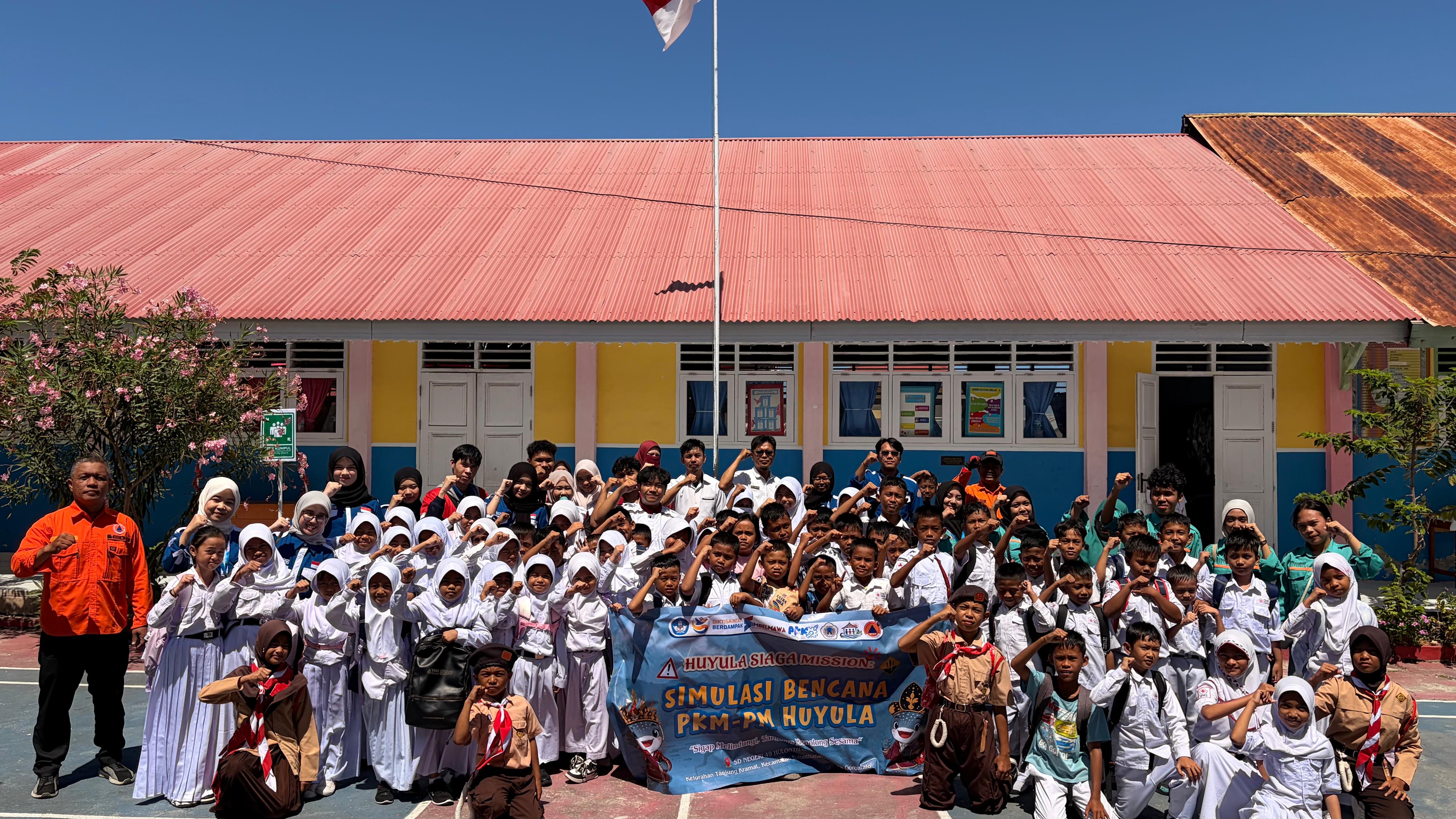  Mahasiswa UNG Bersama BPBD Gorontalo Perkuat Kesiapsiagaan Bencana Anak Pesisir Lewat Program HUYULA