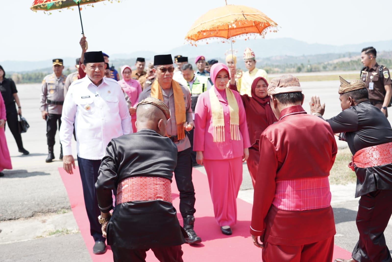  Tiba di Gorontalo, Kapolda Baru dan Istri Disambut Mopotilolo