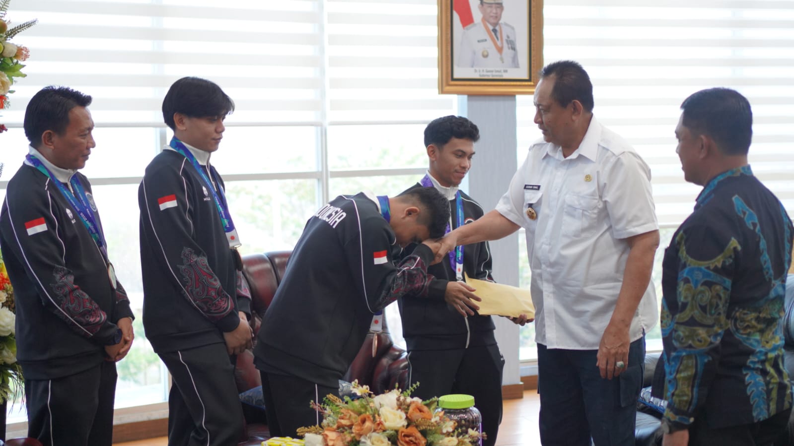  Terima Bonus, Ucapan Terima Kasih Dari Atlet Untuk Gubernur Gusnar